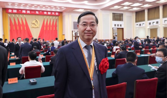 郭宏新董事長被中共中央授予建黨百年“全國優(yōu)秀共產(chǎn)黨員”稱號